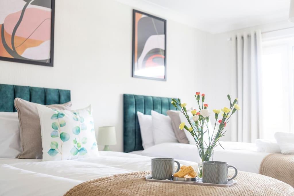 Panoramic Sea View Apartment Sleeps 4-Free Parking บอร์นมัธ ภายนอก รูปภาพ